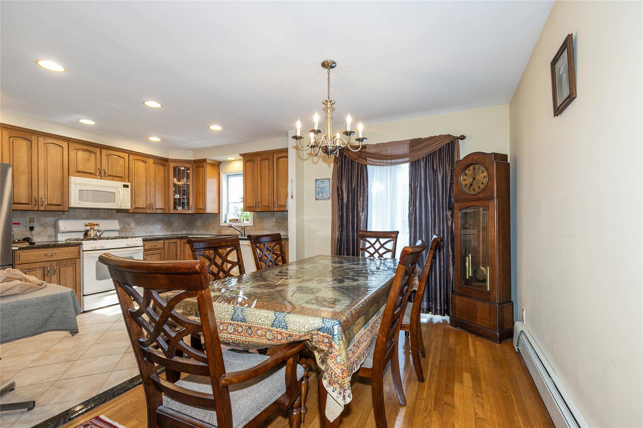 Great Neck, NY 11023,6 Grady CT