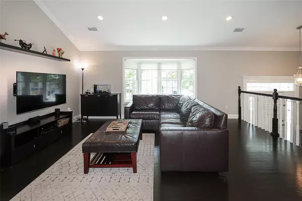 Roslyn, NY 11576,112 Ursula DR