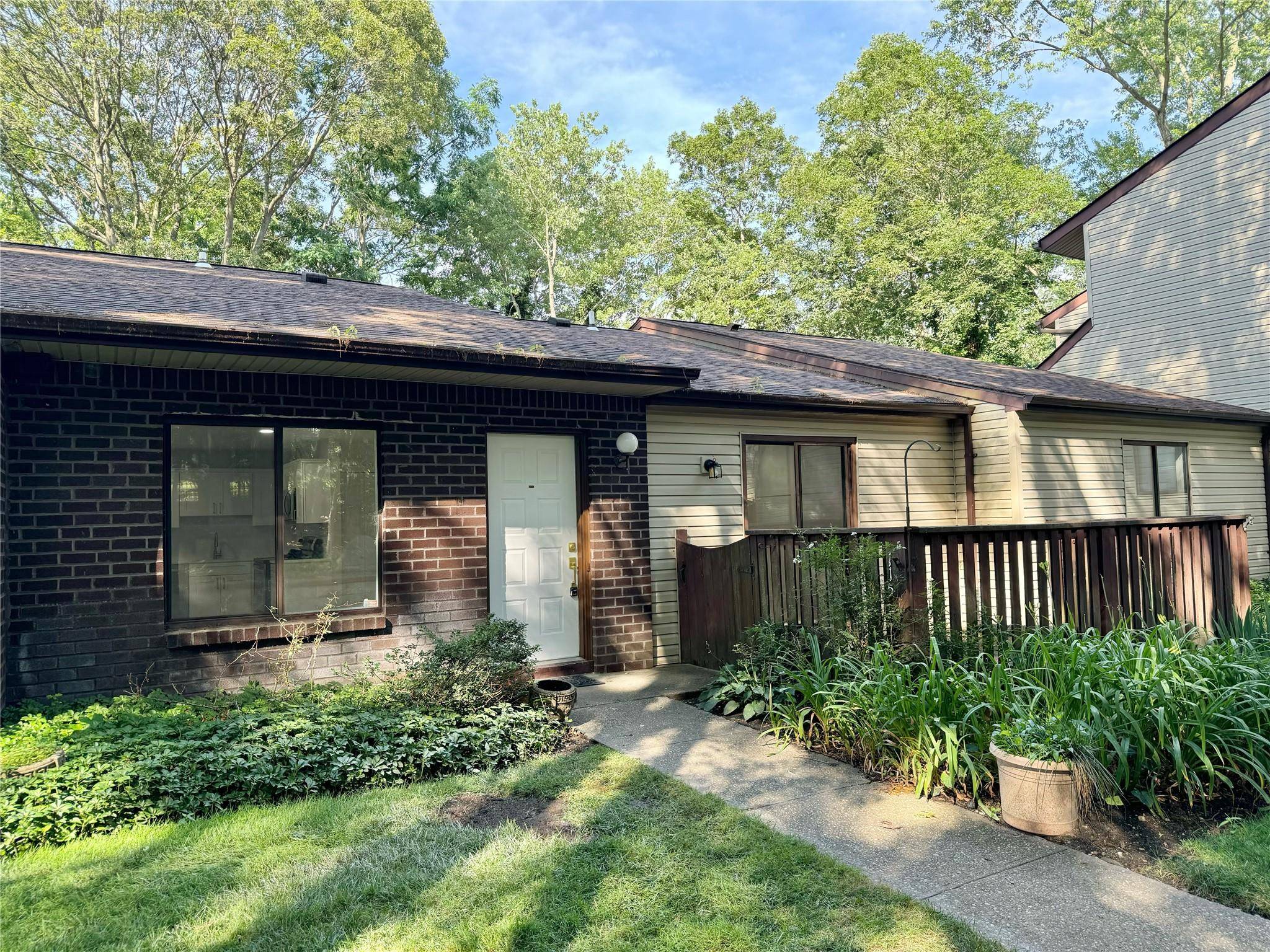 Coram, NY 11727,115 Birchwood RD