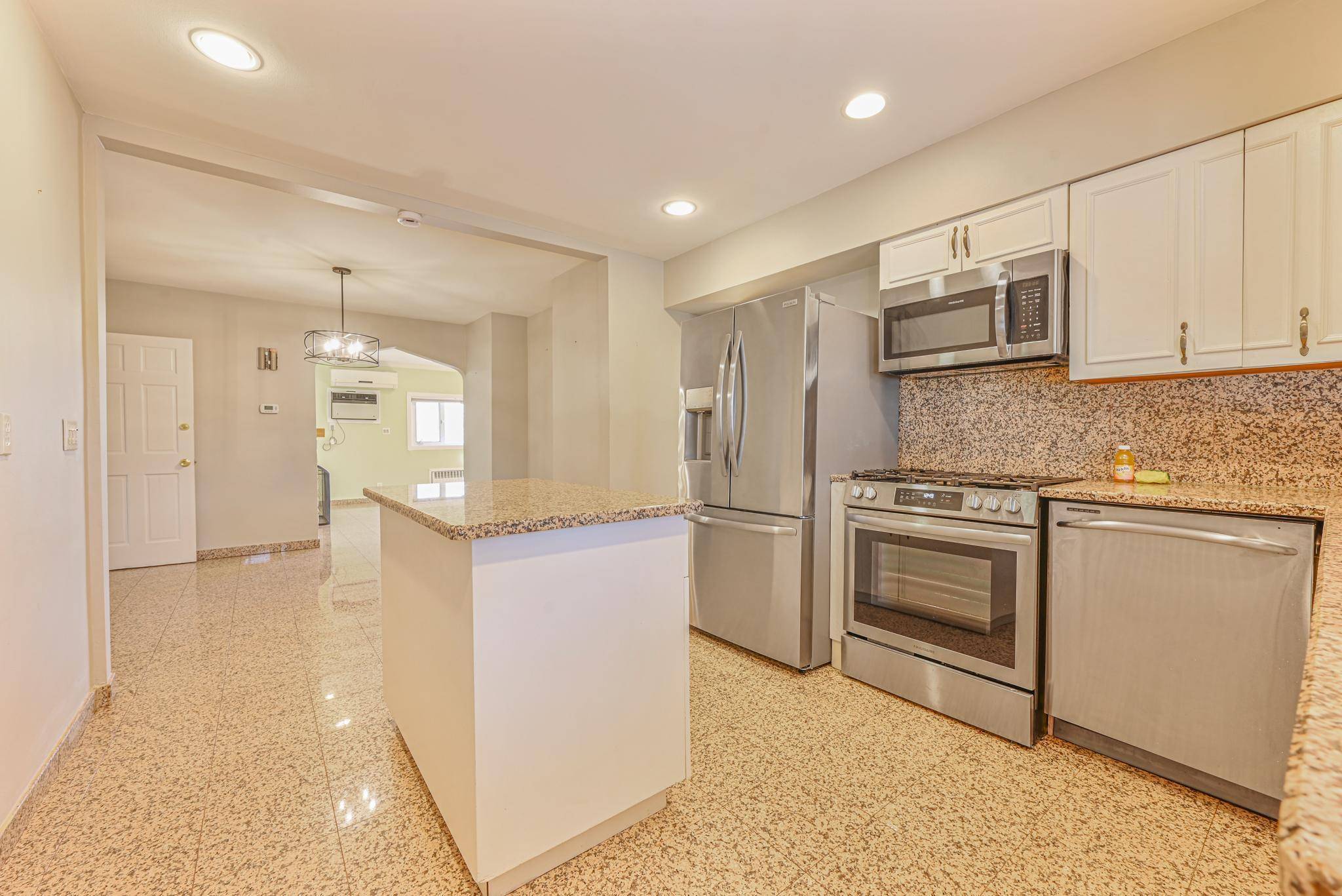 New Hyde Park, NY 11040,515 S 12th ST #A