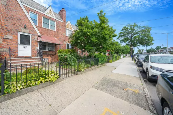 Queens Village, NY 11428,90-13 Francis Lewis BLVD