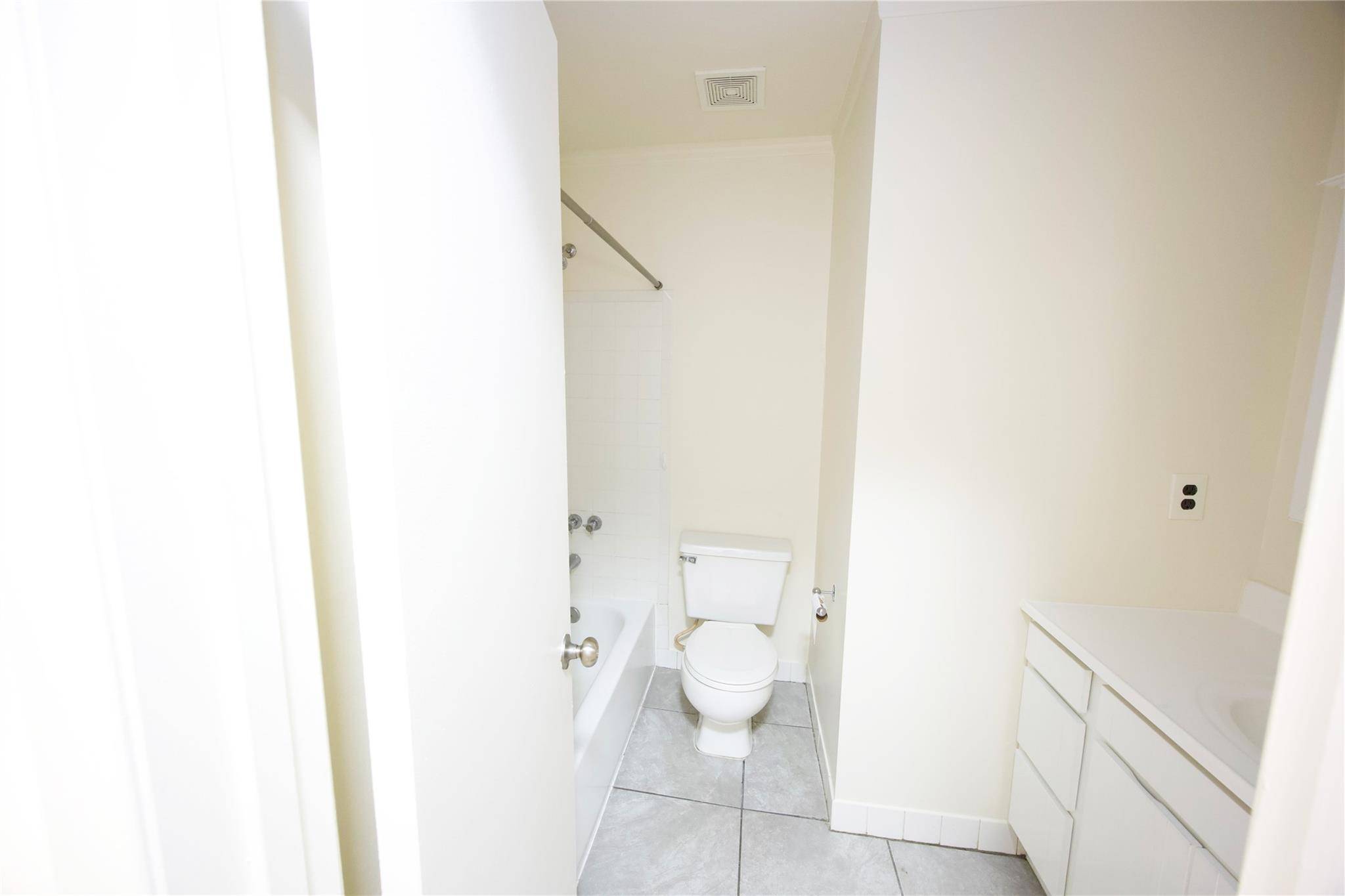 Farmingdale, NY 11735,78 Stratford Green