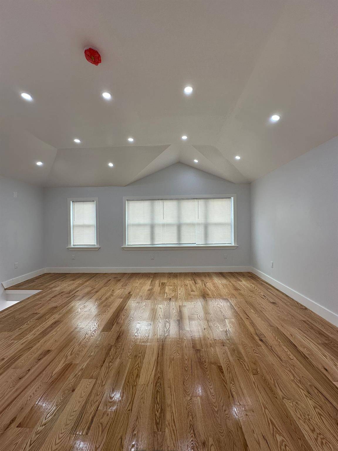 Bronx, NY 10473,330 Taylor AVE