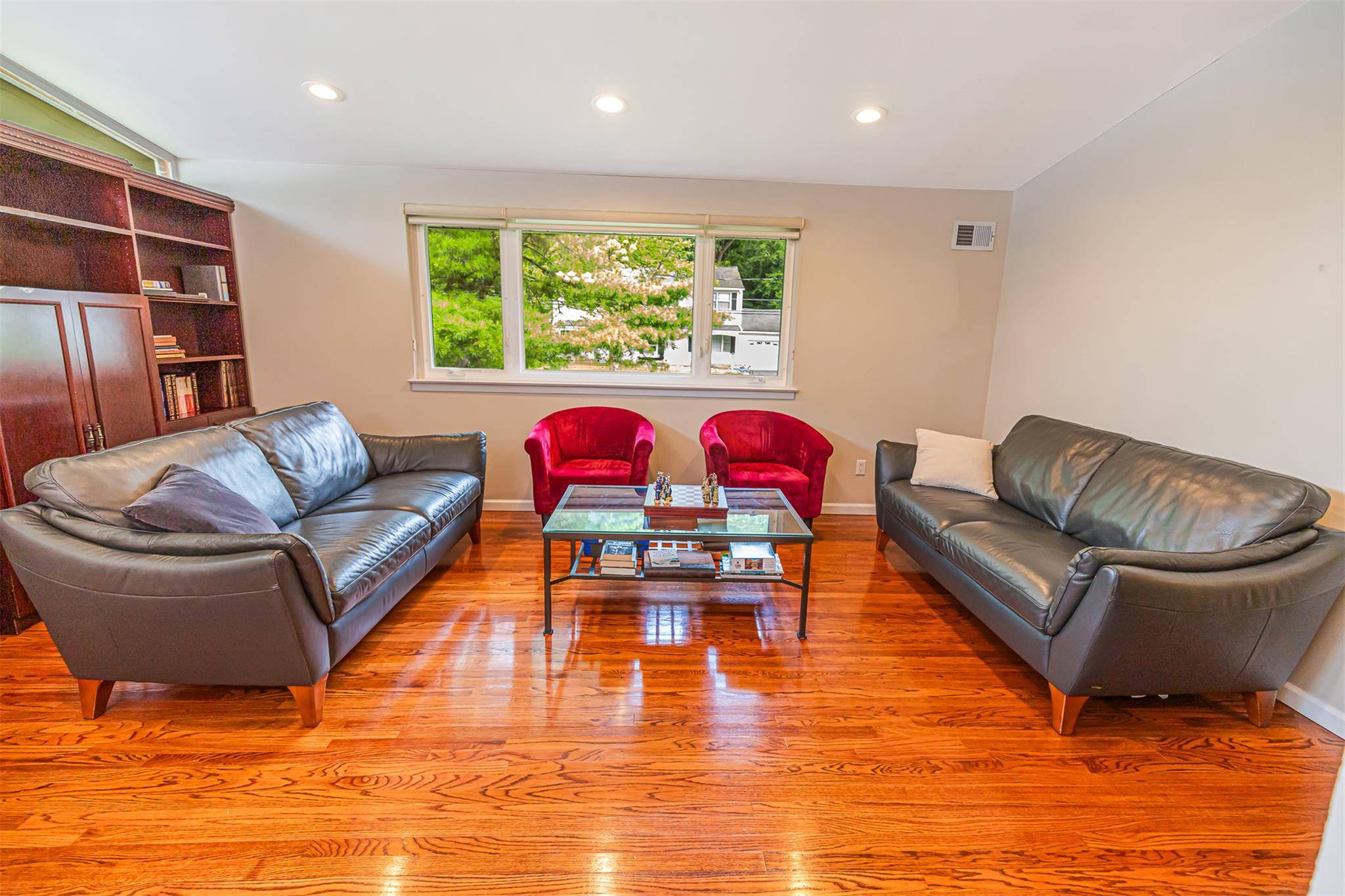 Spring Valley, NY 10977,21 Brockton RD