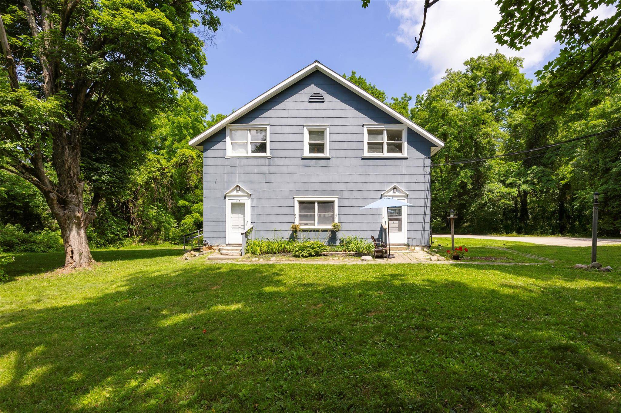 15 Johnson LN, Millbrook, NY 12545