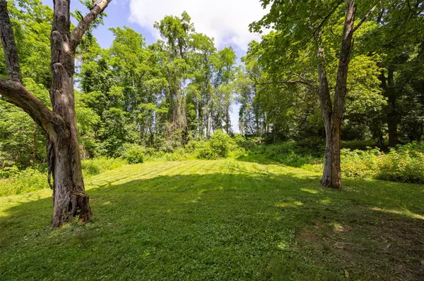 Millbrook, NY 12545,15 Johnson LN