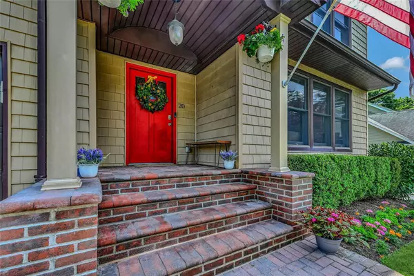 Northport, NY 11768,20 Goldenrod AVE