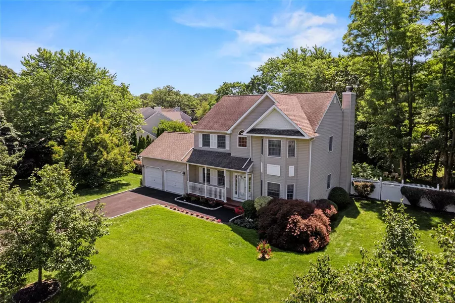 6 Rosewood CT, Lake Grove, NY 11755