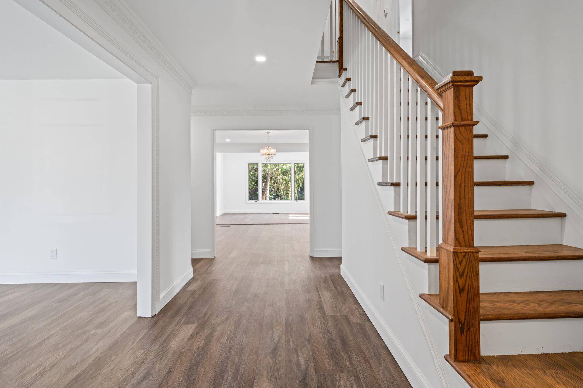 Manhasset Hills, NY 11040,12 Foxhurst CT