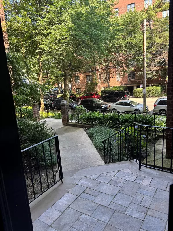 Kew Gardens, NY 11415,120-12 85th AVE #3A