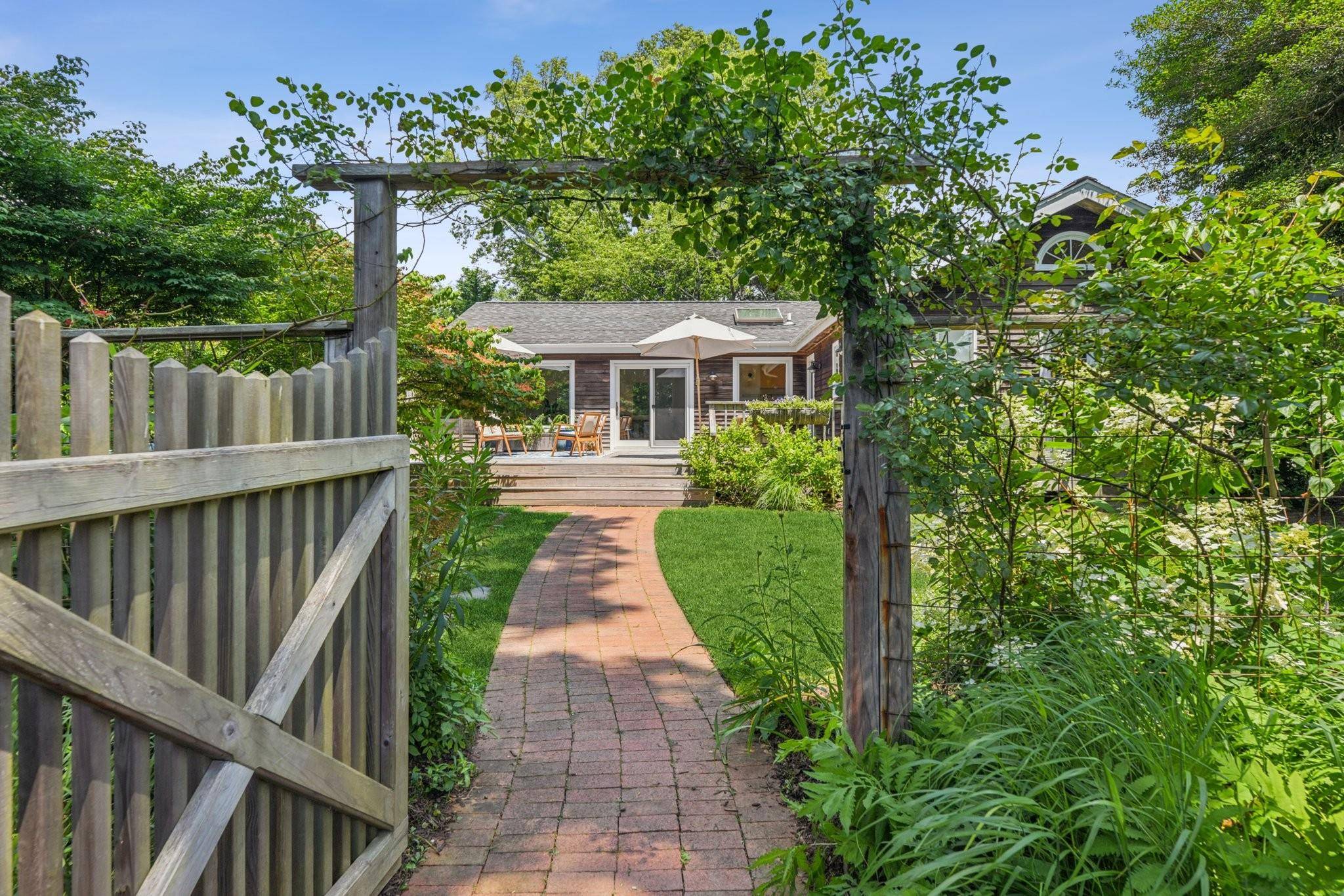 Brookhaven, NY 11719,70 Edgar AVE