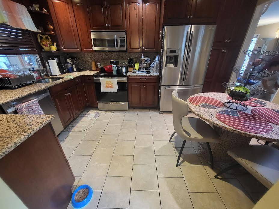 Lindenhurst, NY 11757,413 51st ST