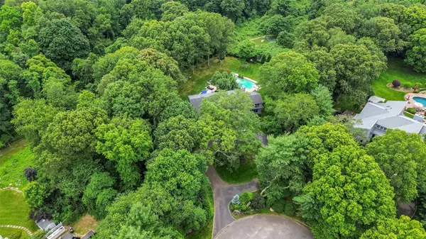 Huntington, NY 11743,6 Fox Hunt CT
