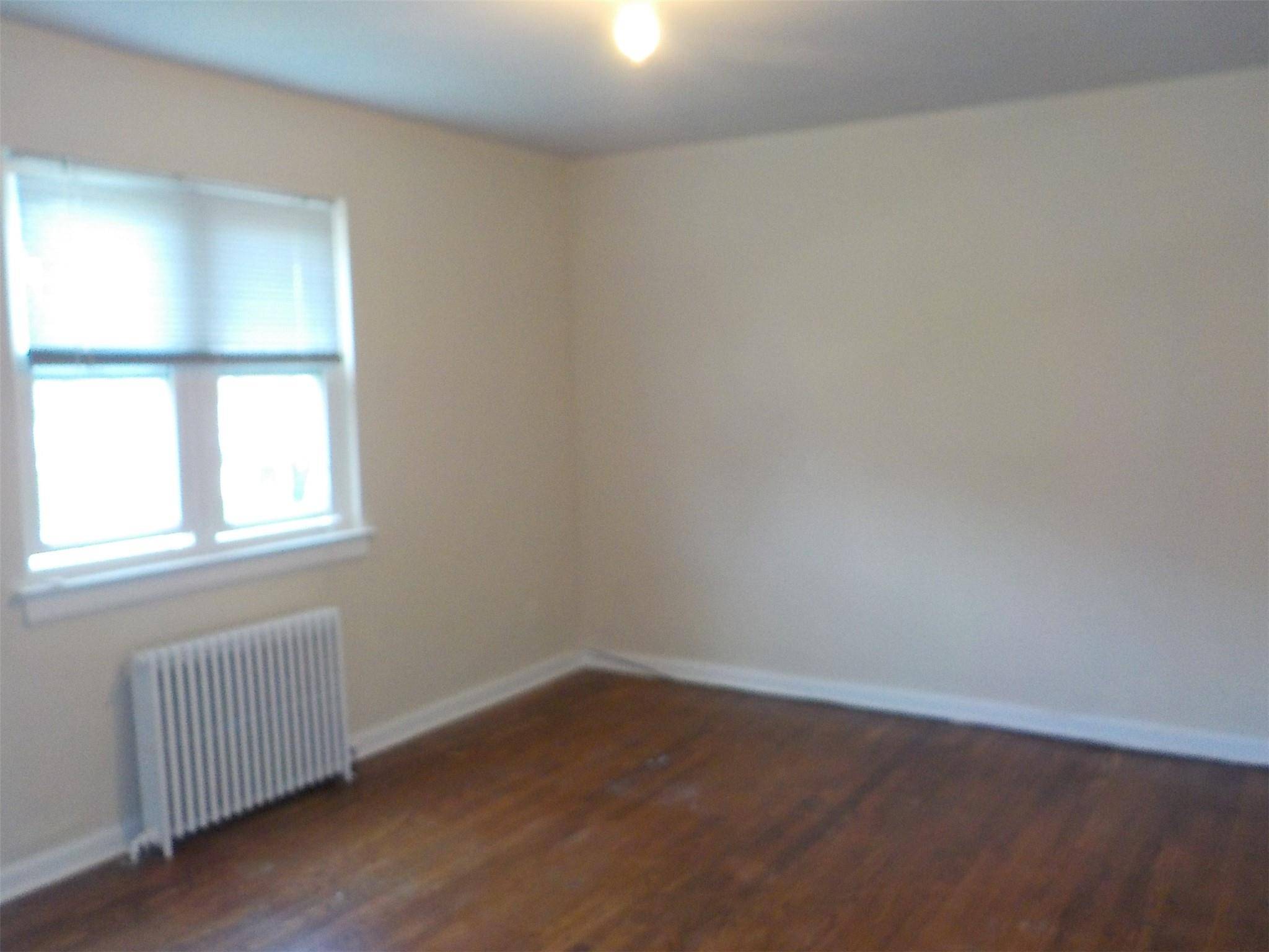 Glen Oaks, NY 11004,263-32 73rd AVE #E-1