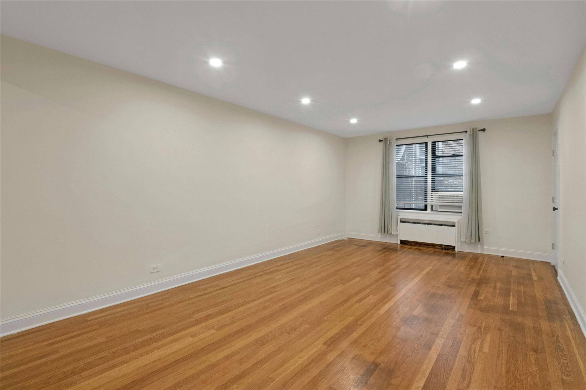 Bronx, NY 10463,445 W 240th ST #4C