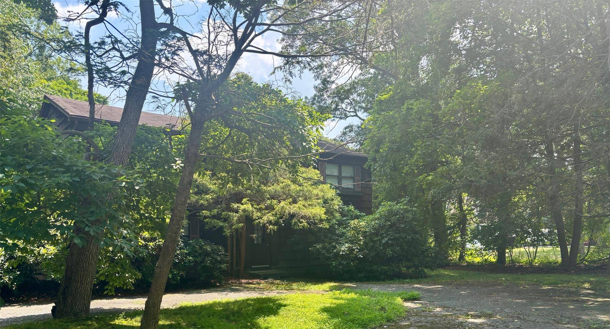 34 Warner RD, Huntington, NY 11743