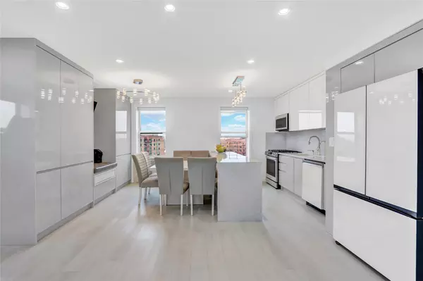 Forest Hills, NY 11375,100-25 Queens BLVD #7N