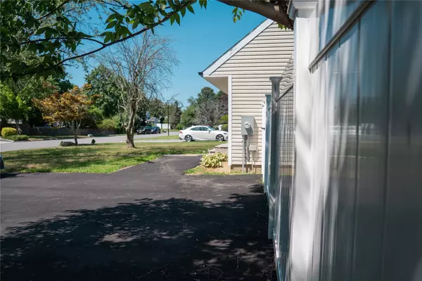 Ridge, NY 11961,7 Highview LN