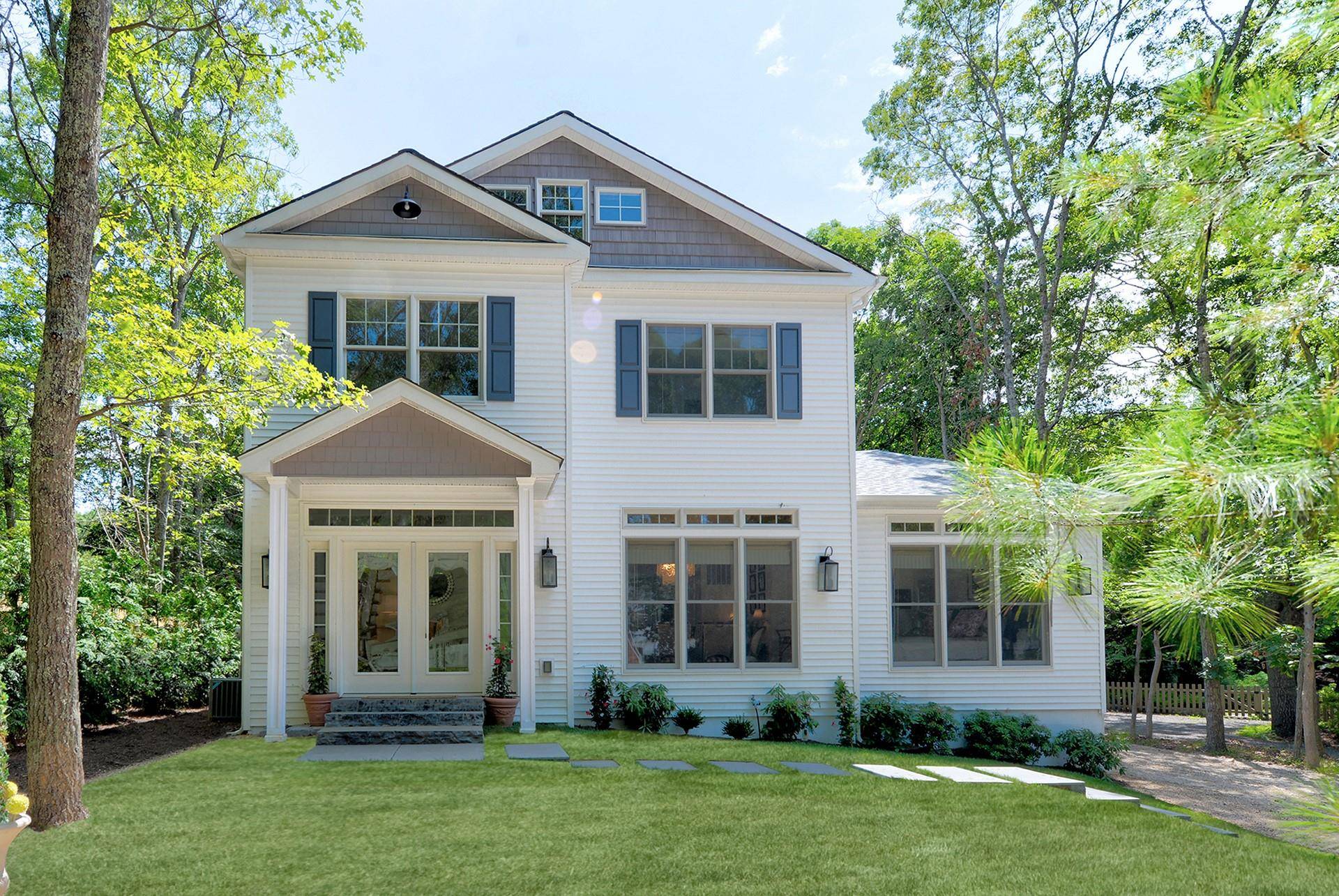 1 Dayton AVE, East Hampton, NY 11937