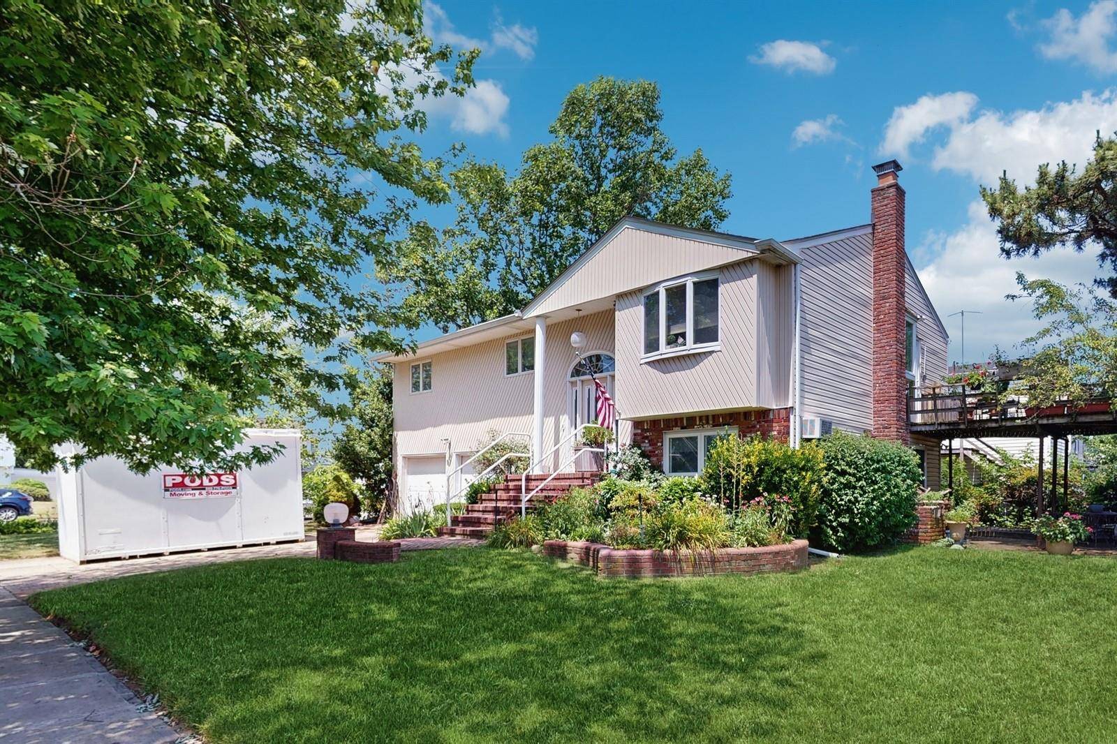 Oceanside, NY 11572,336 Thompson AVE