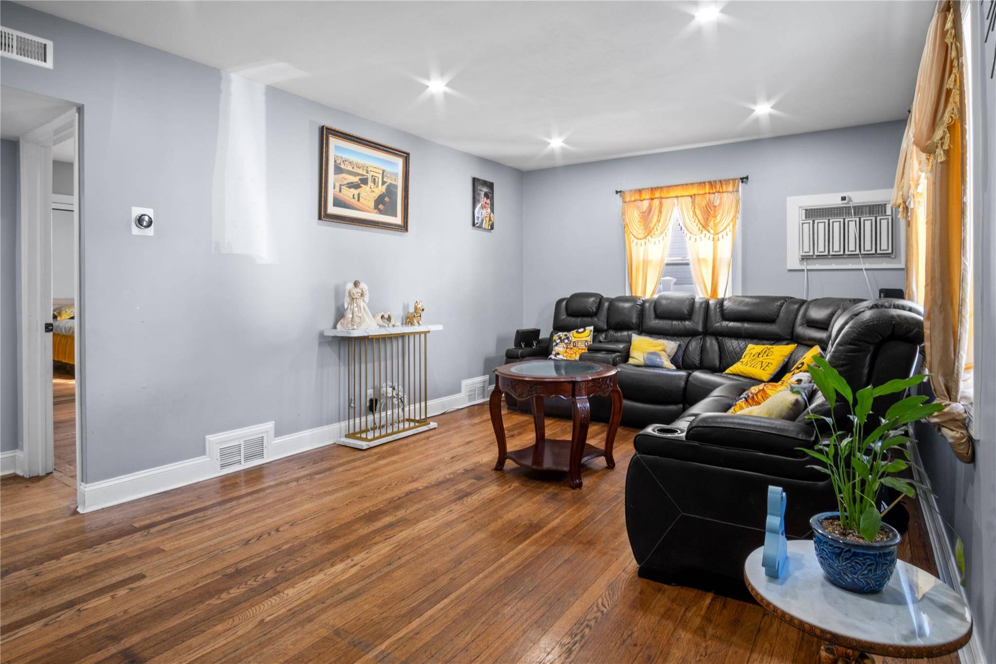 Uniondale, NY 11553,550 Armond ST