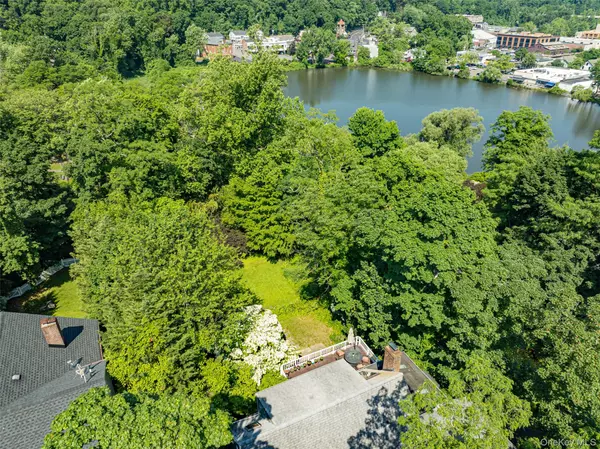 Roslyn, NY 11576,90 E Broadway