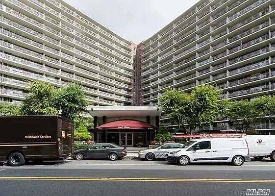 61-15 97th ST #12H, Rego Park, NY 11374