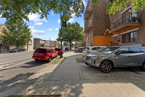Bronx, NY 10462,848 Morris Park AVE