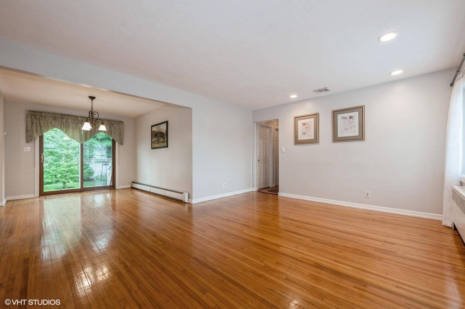 East Meadow, NY 11554,776 Blackstone AVE