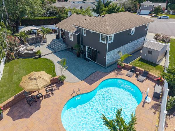 3765 Lynn LN, Wantagh, NY 11793