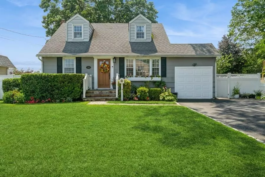 Lindenhurst, NY 11757,369 S 16th ST