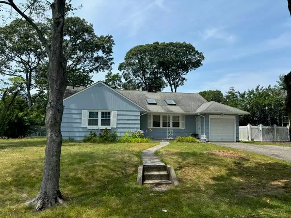 539 Pine Acres BLVD, Brightwaters, NY 11718