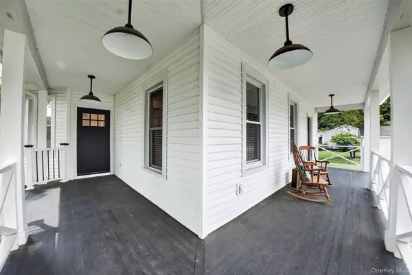 Cornwall, NY 12518,39 Frost LN