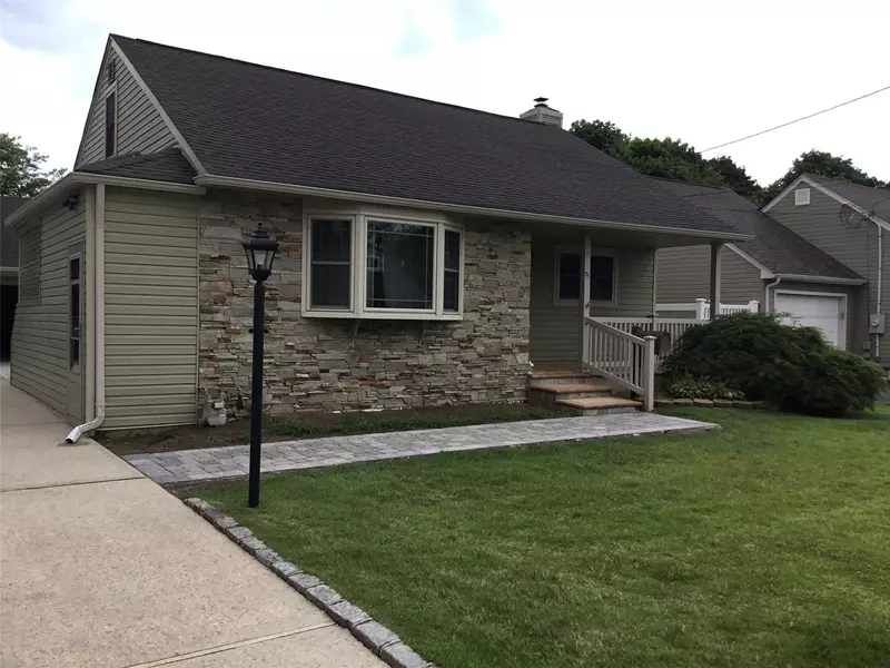 25 Herman AVE, North Babylon, NY 11703