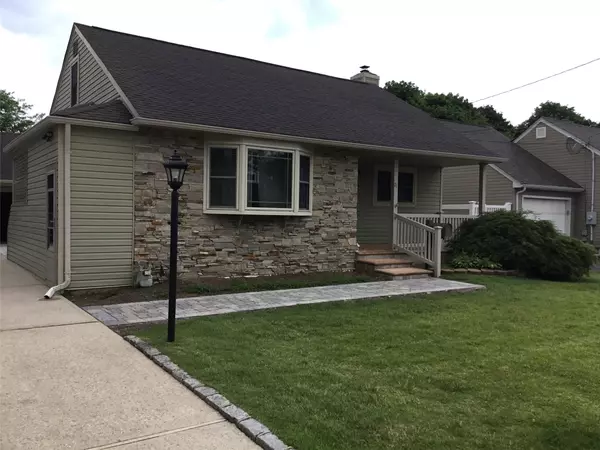 25 Herman AVE, North Babylon, NY 11703