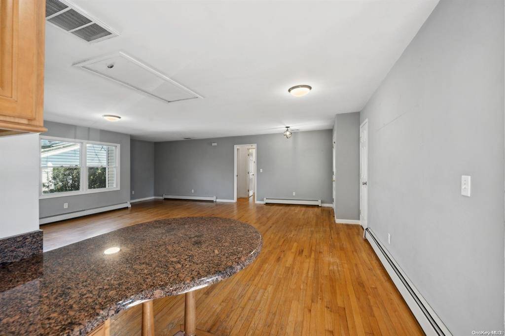 Northport, NY 11768,301 Laurel RD