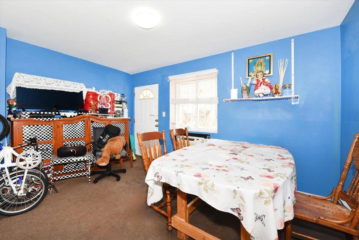 Corona, NY 11368,35-44 104 ST