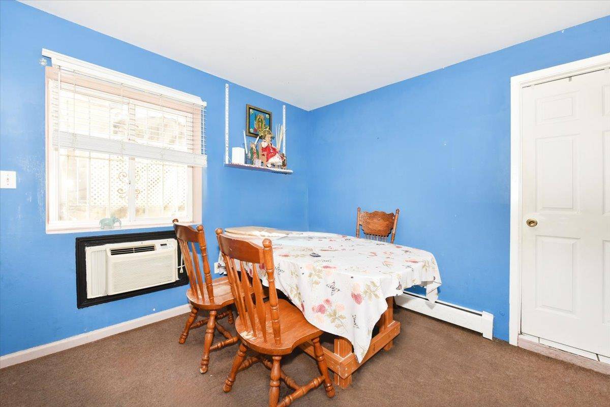 Corona, NY 11368,35-44 104 ST