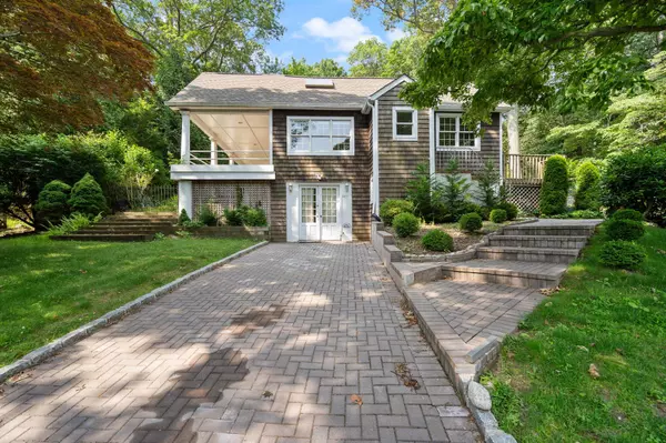 1459 N Country RD, Wading River, NY 11792