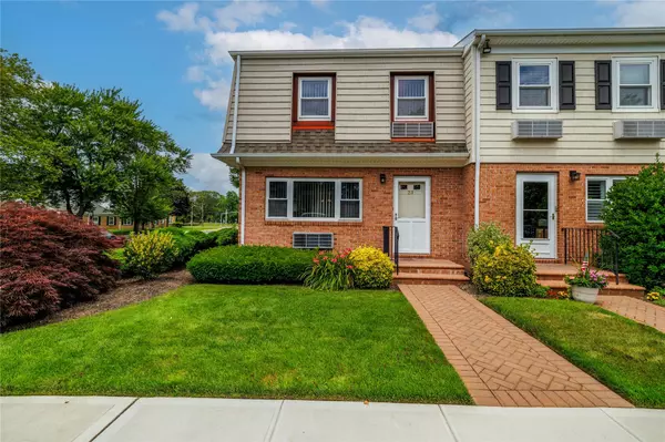 Rockville Centre, NY 11570,195 N Centre AVE #23