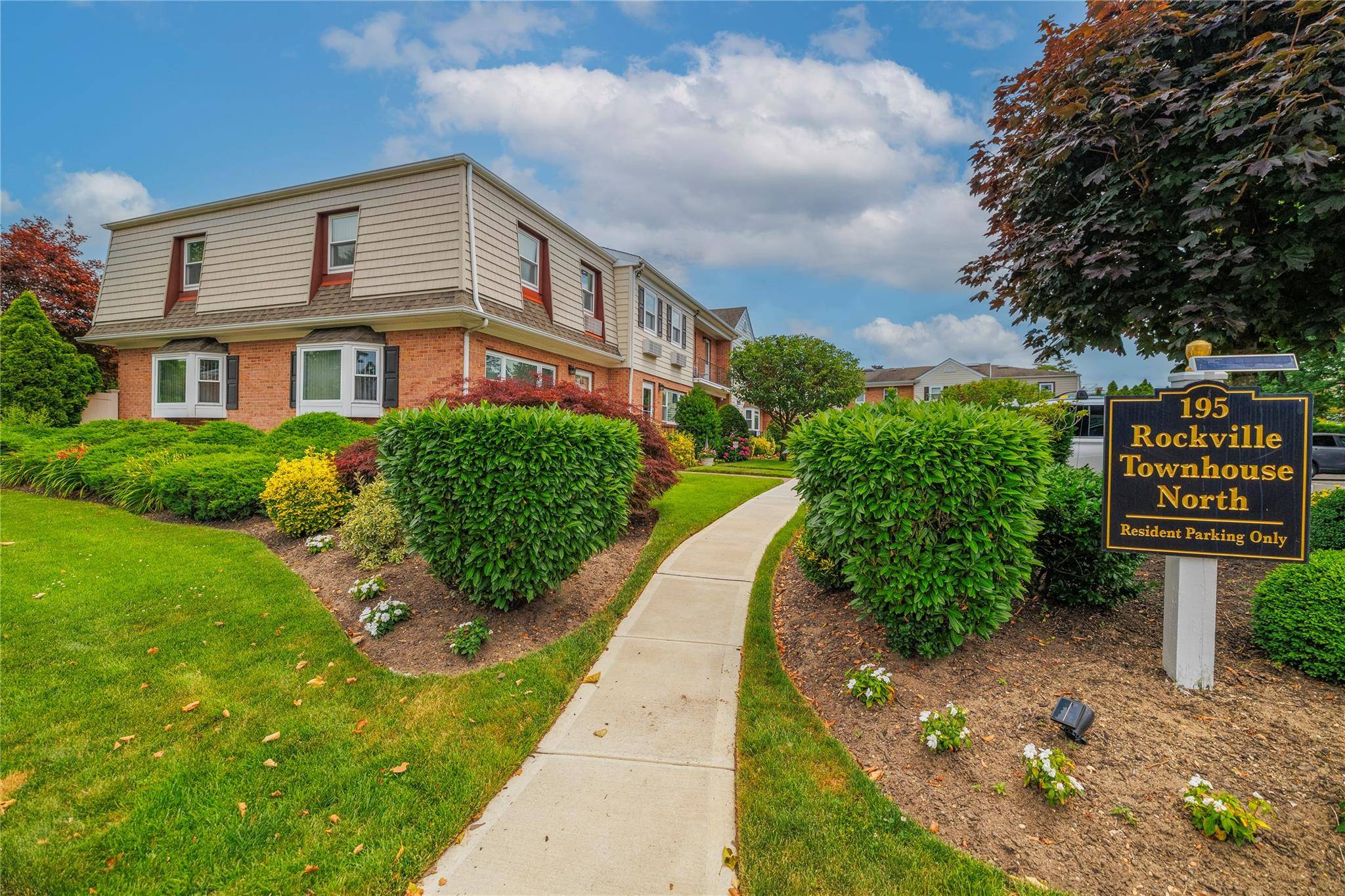 Rockville Centre, NY 11570,195 N Centre AVE #23