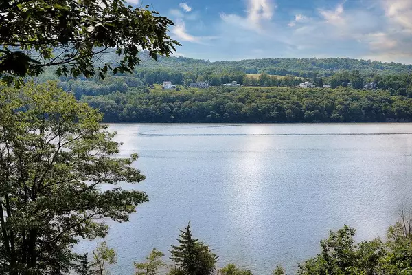 Hyde Park, NY 12538,90 River RD