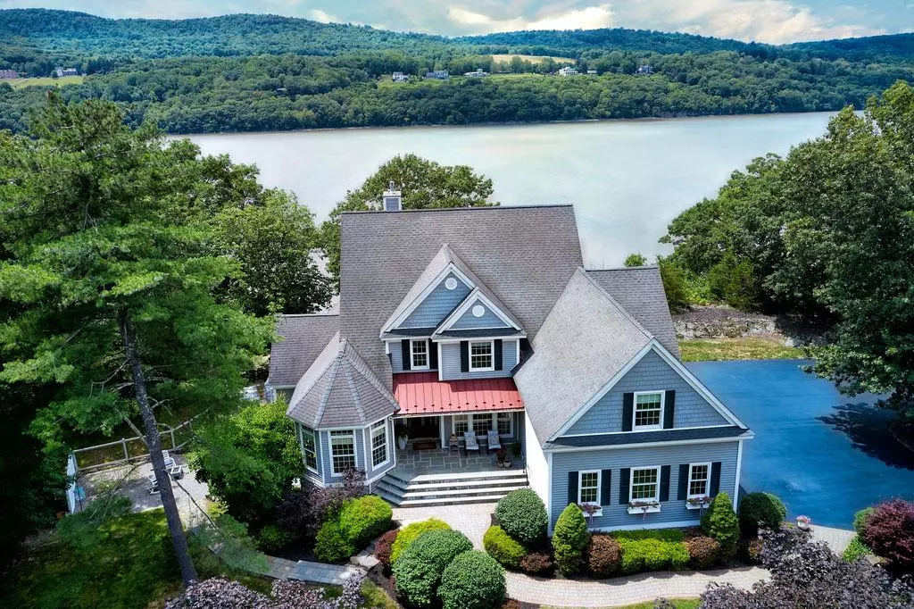 Hyde Park, NY 12538,90 River RD