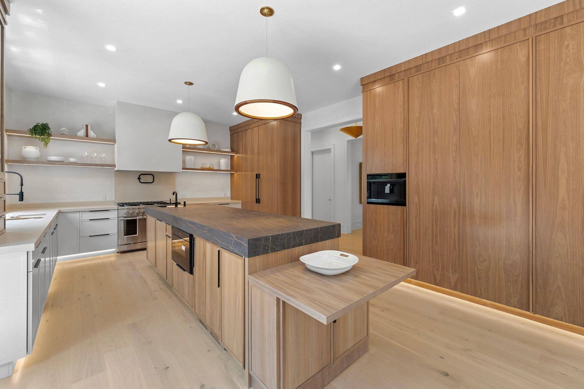 Sag Harbor, NY 11963,7 Rosemary LN