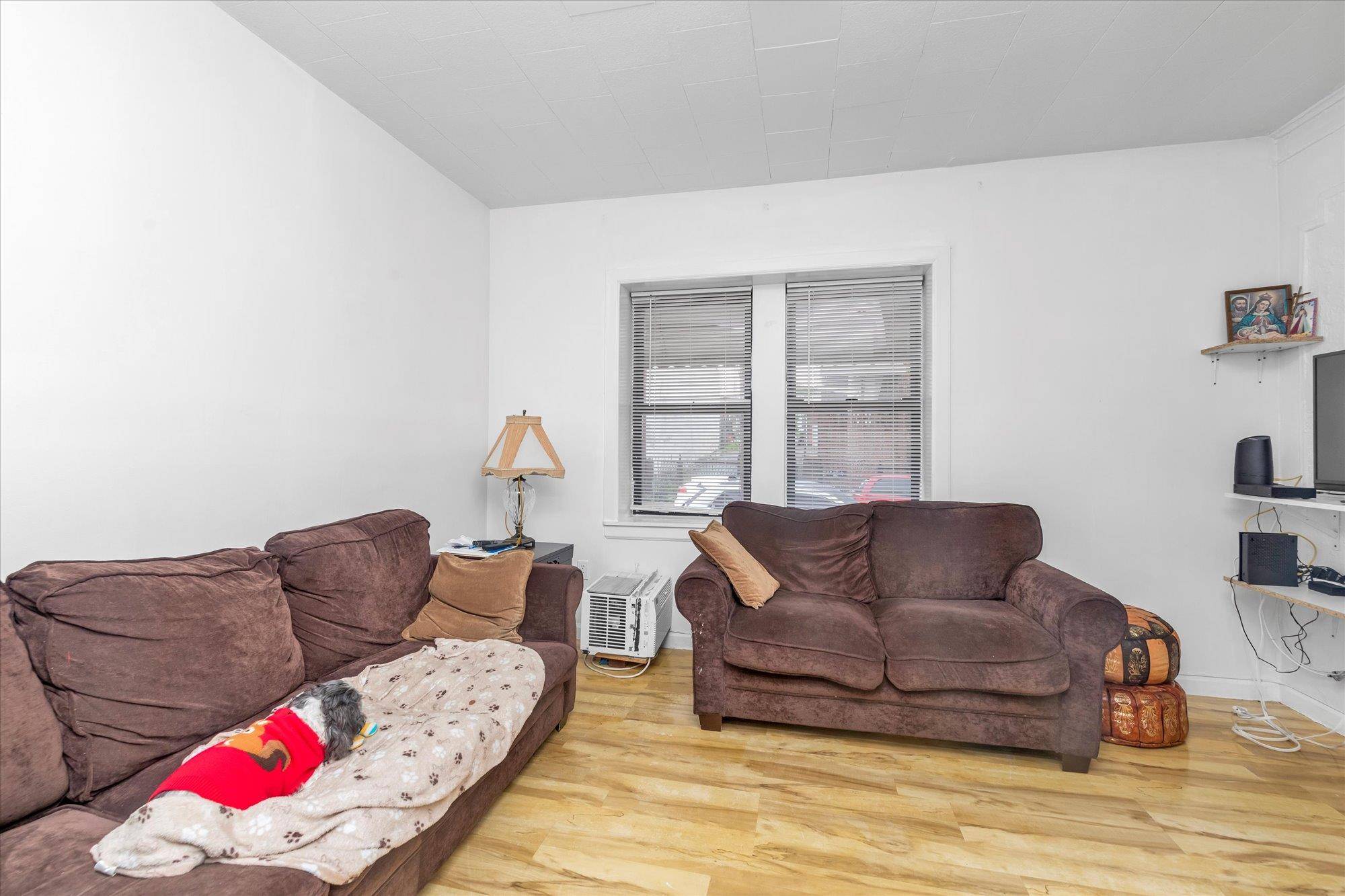 East Elmhurst, NY 11369,32-17 110