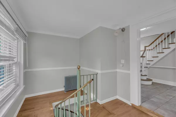 Babylon, NY 11702,643 Deer Park AVE