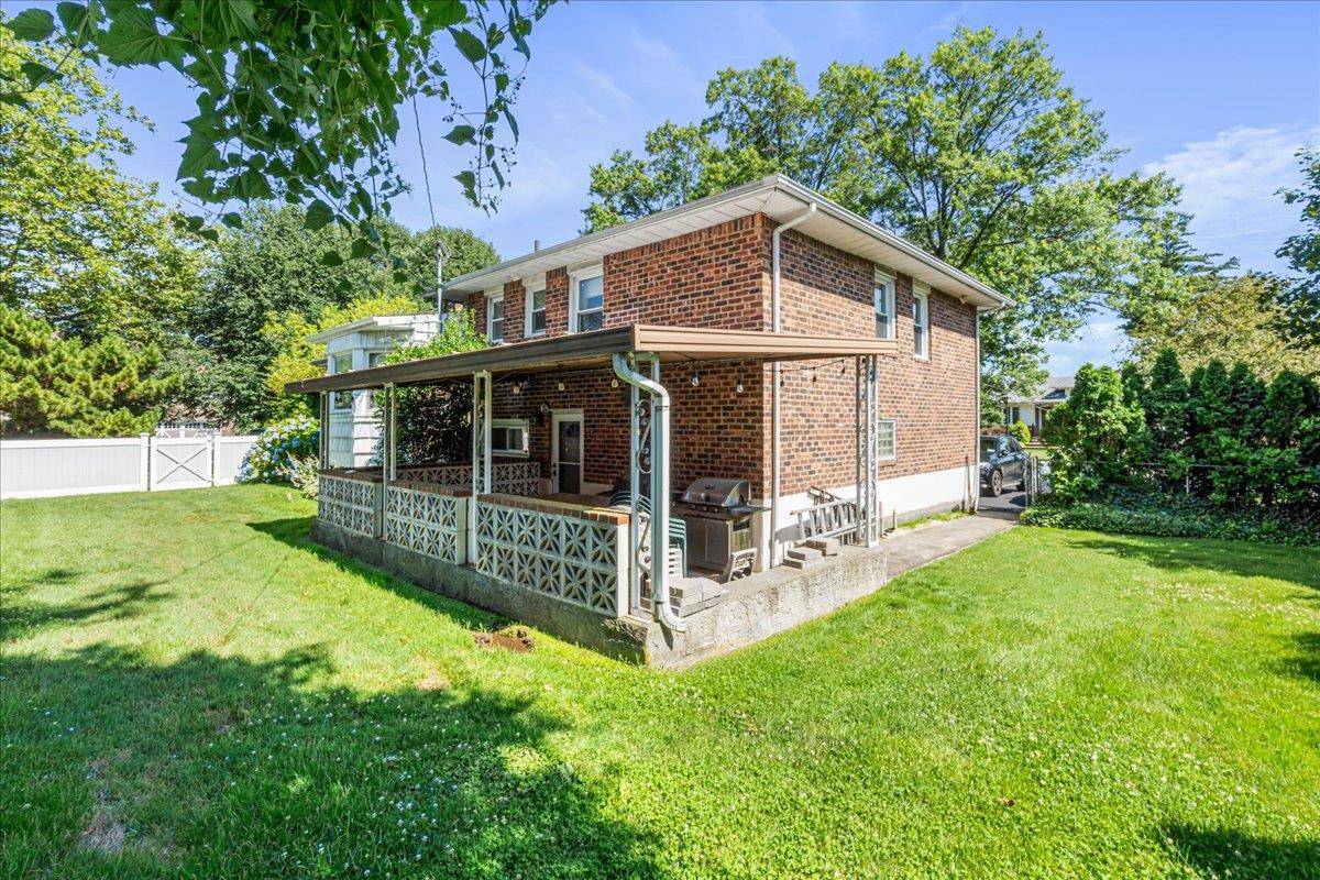 Manhasset Hills, NY 11040,157 Birch Dr