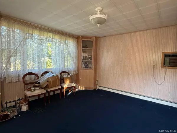 Dover Plains, NY 12522,39 Maple LN
