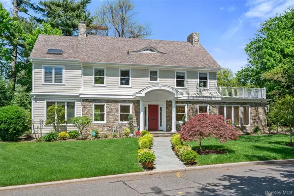 9 Sycamore DR, Great Neck, NY 11021