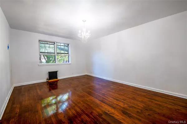 Flushing, NY 11367,77-04 141st ST #67F